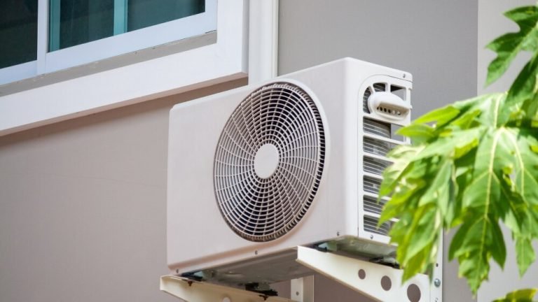 AC installation near me: Affordable Air LA completes AC installation on the exterior wall of a Chatsworth home.